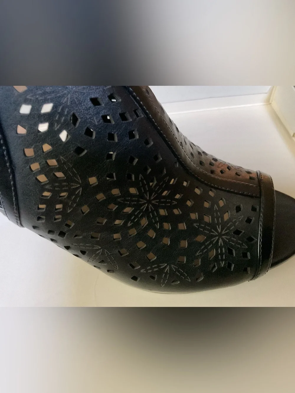 Naturalizer Paige Women’s Black Perforated Peep-Toe Slingback Heels 8.5M